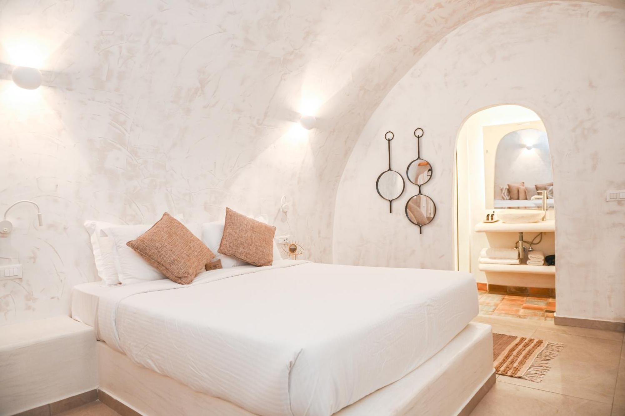 Bed and Breakfast White Curves Santorini Akrotírion Exterior foto